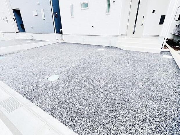 駐車場ももちろん完備しておりますのでお車所有の方にも心強いです。