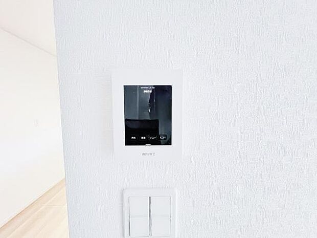 訪問者を確認できるTVモニター付きインターフォンです。