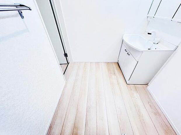 脱衣所は小さなお子様がいるご家庭にも重宝されます。