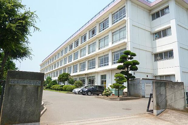 平塚市立中原中学校まで約200m(徒歩3分)