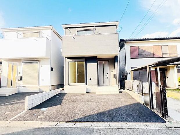 駐車場ももちろん完備しておりますのでお車所有の方にも心強いです。