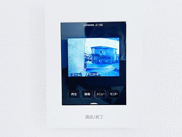 訪問者を確認できるTVモニター付きインターフォンです。