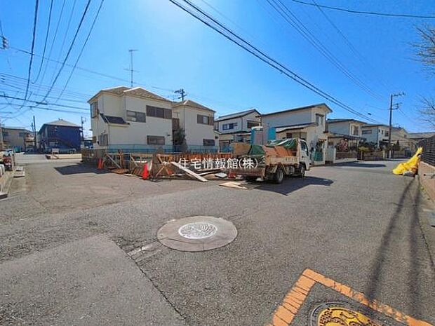 前面道路を含めた現地写真です。