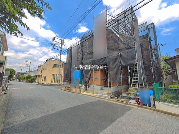 前面道路を含めた現地写真です。