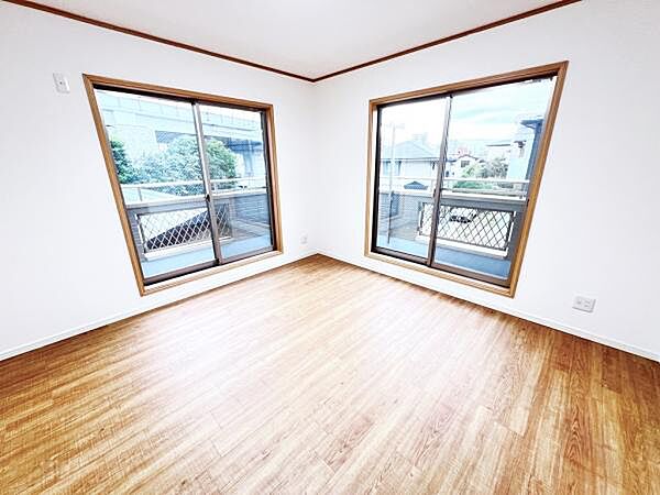 家族団らんの場所としてゆったりと居心地の良いリビングです。