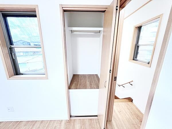 いつでもお部屋をスッキリお使い頂ける収納スペースを設置。