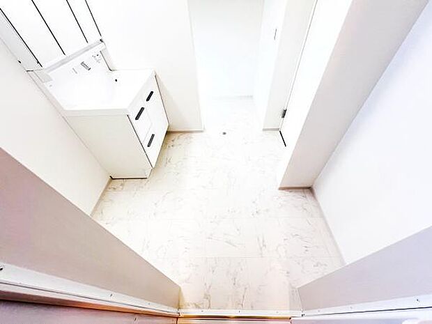 脱衣所は小さなお子様がいるご家庭にも重宝されます。