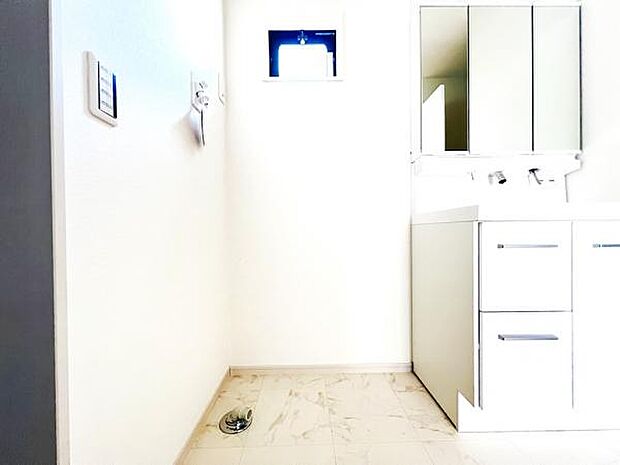 お天気を気にせずお洗濯ができ、室内干し可能です。