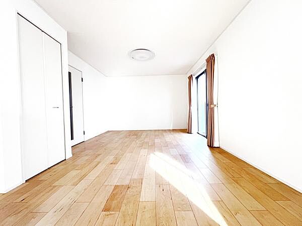 家族団らんの場所としてゆったりと居心地の良いリビングです。