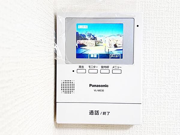 訪問者を確認できるTVモニター付きインターフォンです。