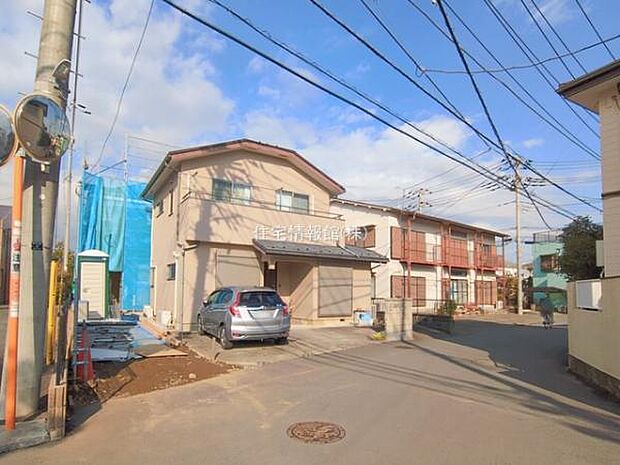 前面道路を含めた現地写真です。