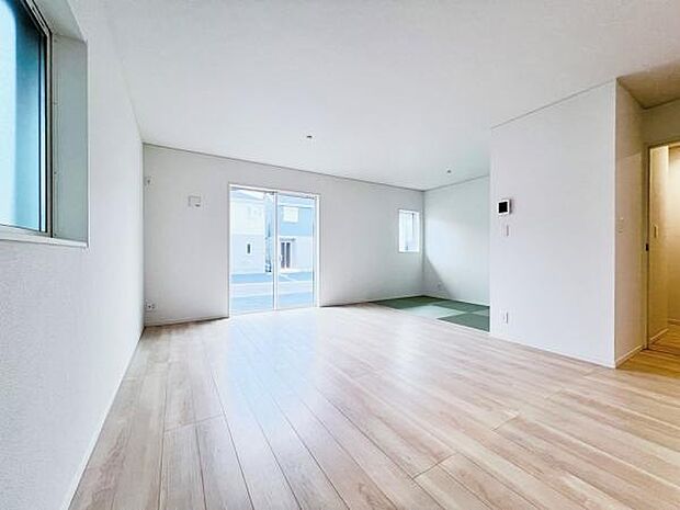 リビングダイニングになります。ご家族そろっての素敵な空間になりそうですね。