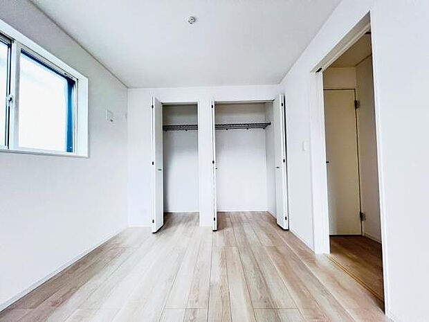 いつでもお部屋をスッキリお使い頂ける収納スペースを設置。