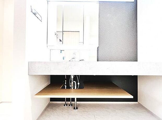 洗面化粧台です。朝の身支度から1日が始まります。