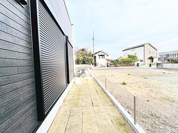 お庭スペースは、ガーデニングやお子様との外遊びなど多彩な用途でお楽しみいただけます。