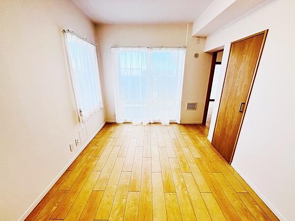 家族団らんの場所としてゆったりと居心地の良いリビングです。