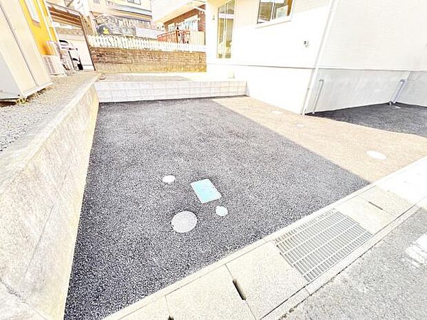 駐車場ももちろん完備しておりますのでお車所有の方にも心強いです。