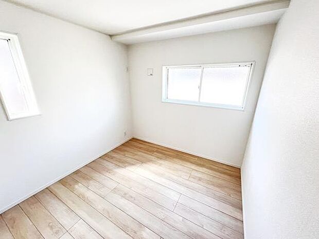 和室スペースです。畳のお部屋は寛げる空間ですね。