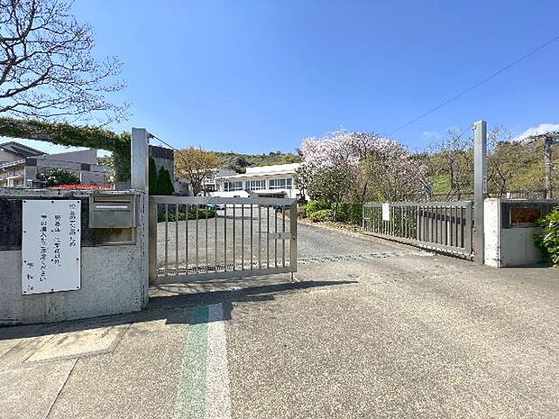 中井町立中村小学校まで約340m(徒歩5分)