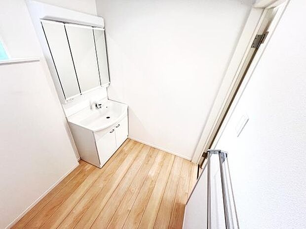 脱衣所は小さなお子様がいるご家庭にも重宝されます。