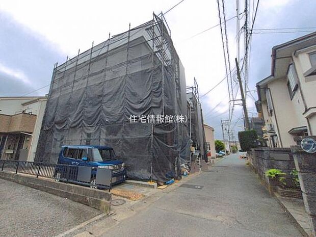 前面道路を含めた現地写真です。