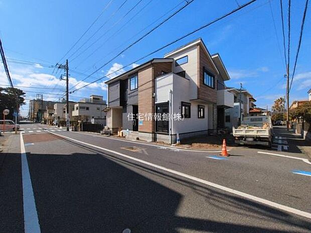 前面道路を含めた現地写真です。