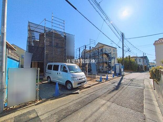 前面道路を含めた現地写真です。