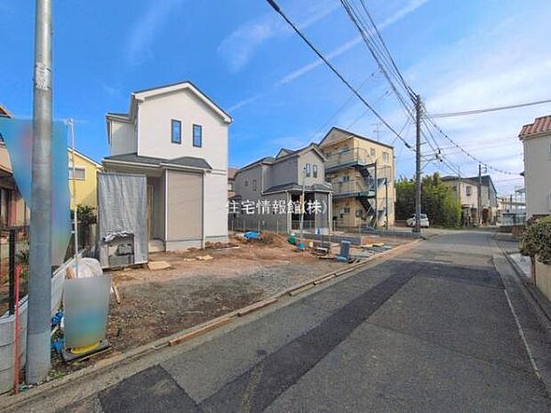 前面道路を含めた現地写真です。