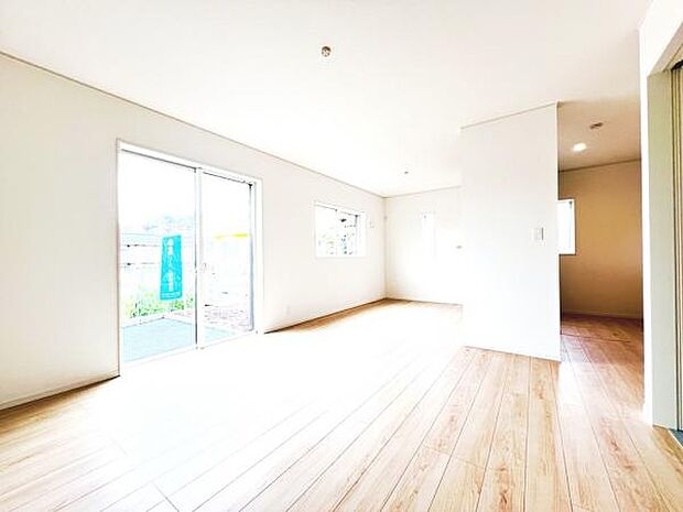 リビングダイニングになります。ご家族そろっての素敵な空間になりそうですね。