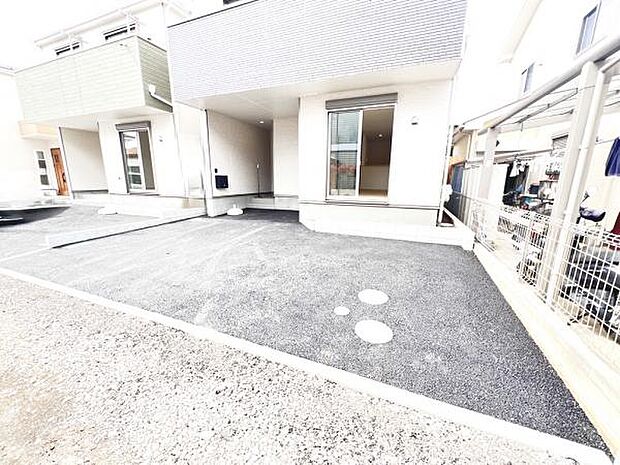 駐車場ももちろん完備しておりますのでお車所有の方にも心強いです。