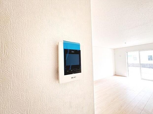 訪問者を確認できるTVモニター付きインターフォンです。