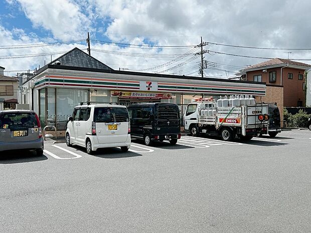 セブンイレブン 秦野鶴巻南4丁目店まで約630m（徒歩8分）