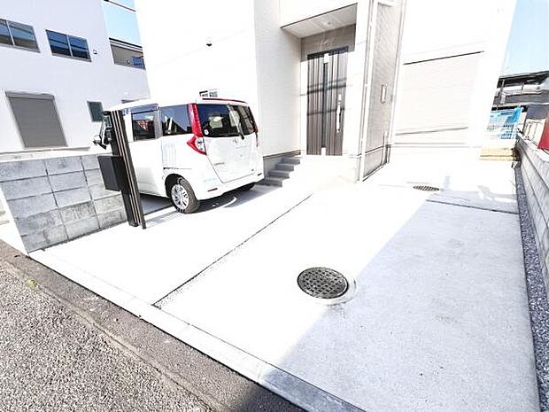 駐車場ももちろん完備しておりますのでお車所有の方にも心強いです。