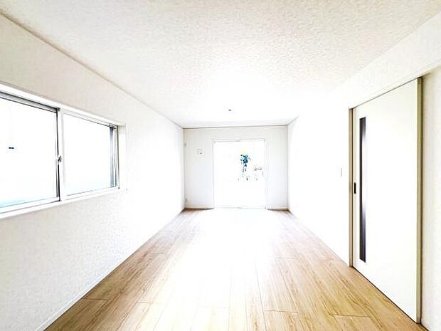 家族団らんの場所としてゆったりと居心地の良いリビングです。