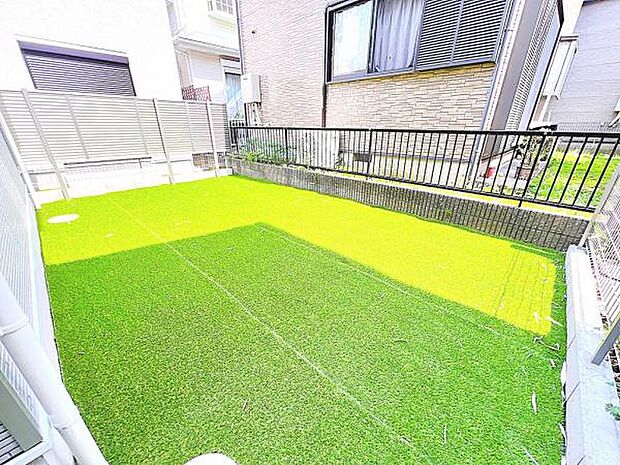 お庭スペースは、ガーデニングやお子様との外遊びなど多彩な用途でお楽しみいただけます。