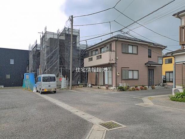 前面道路を含めた現地写真です。
