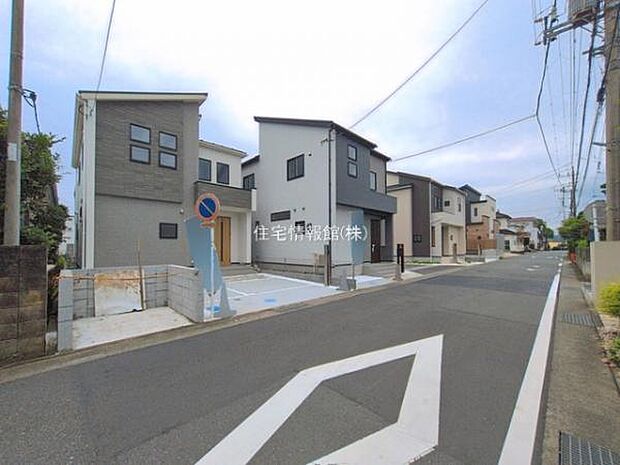 前面道路を含めた現地写真です。