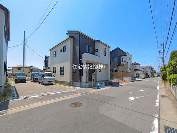 前面道路を含めた現地写真です。