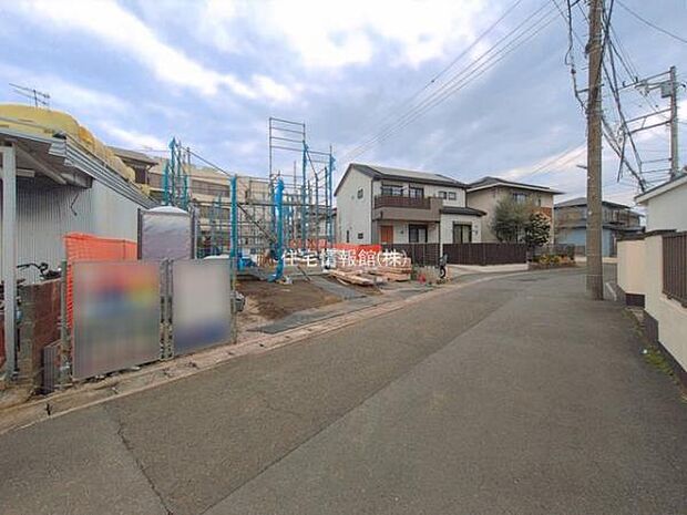 前面道路を含めた現地写真です。