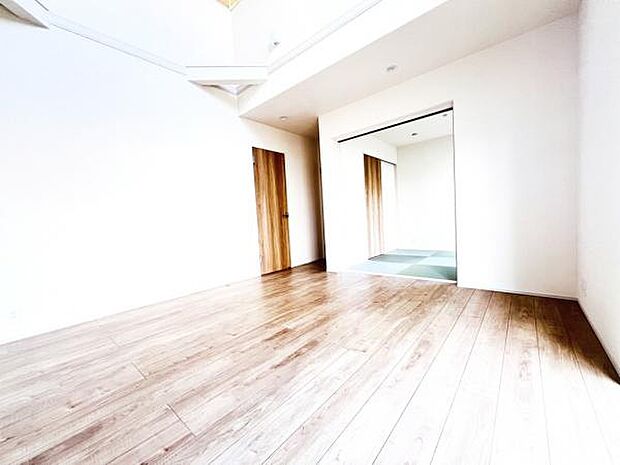家族団らんの場所としてゆったりと居心地の良いリビングです。