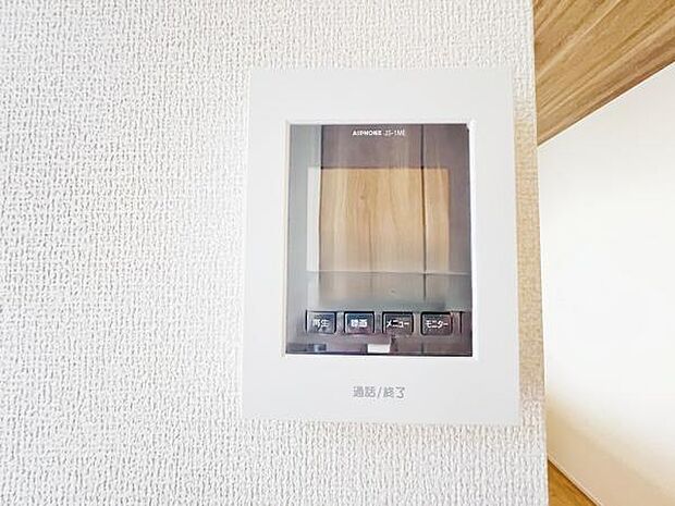 訪問者を確認できるTVモニター付きインターフォンです。