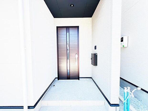 いつも気持ちよくご家族を迎えられる玄関です。