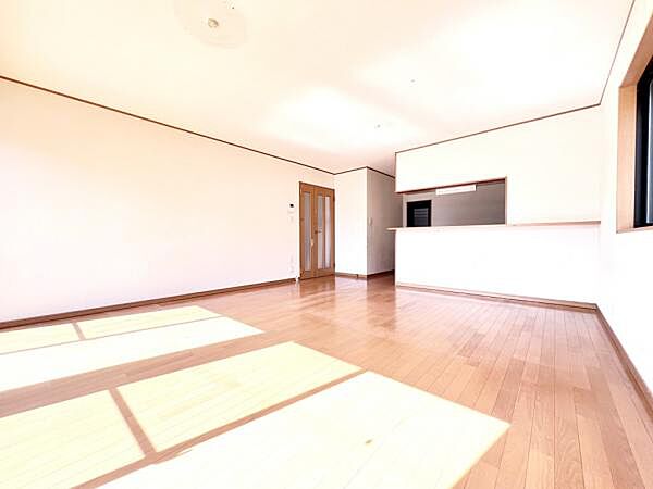 リビングダイニングになります。ご家族そろっての素敵な空間になりそうですね。