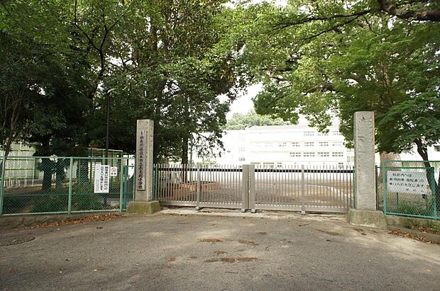 厚木市立南毛利小学校まで約640m(徒歩8分)