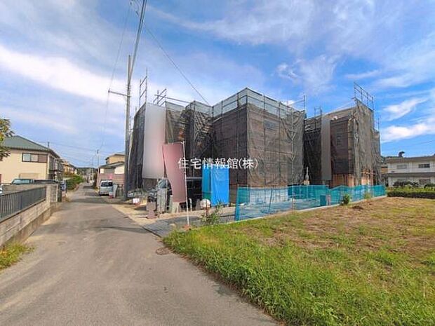 前面道路を含めた現地写真です。