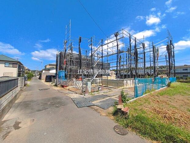 前面道路を含めた現地写真です。