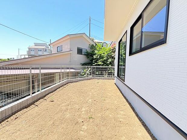 お庭スペースは、ガーデニングやお子様との外遊びなど多彩な用途でお楽しみいただけます。