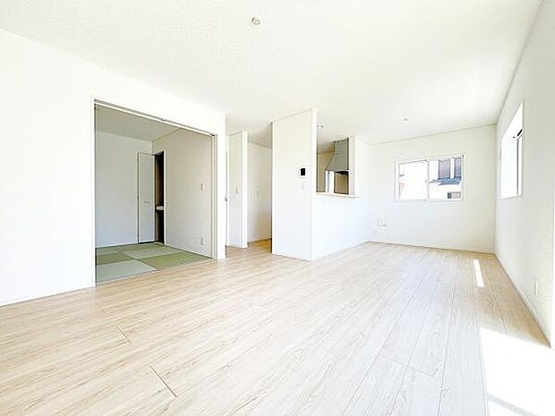 リビングダイニングになります。ご家族そろっての素敵な空間になりそうですね。