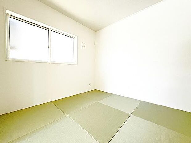 和室スペースです。畳のお部屋は寛げる空間ですね。