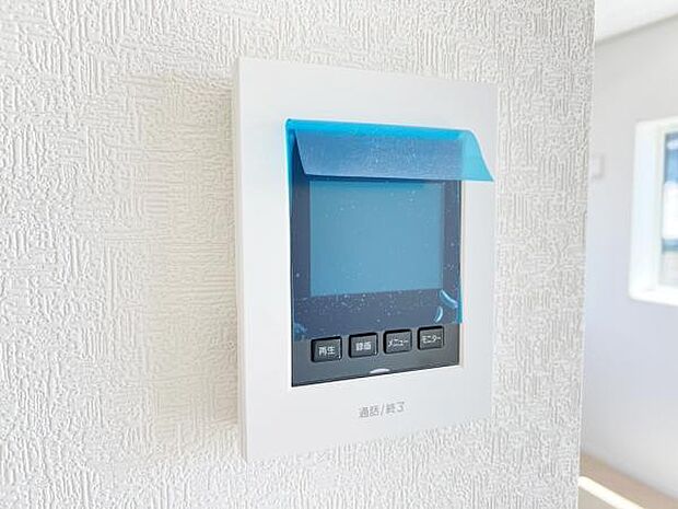 訪問者を確認できるTVモニター付きインターフォンです。